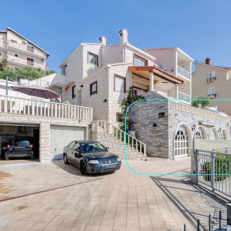 Apartments With Pool Vrdoljak Omiš Exteriör bild