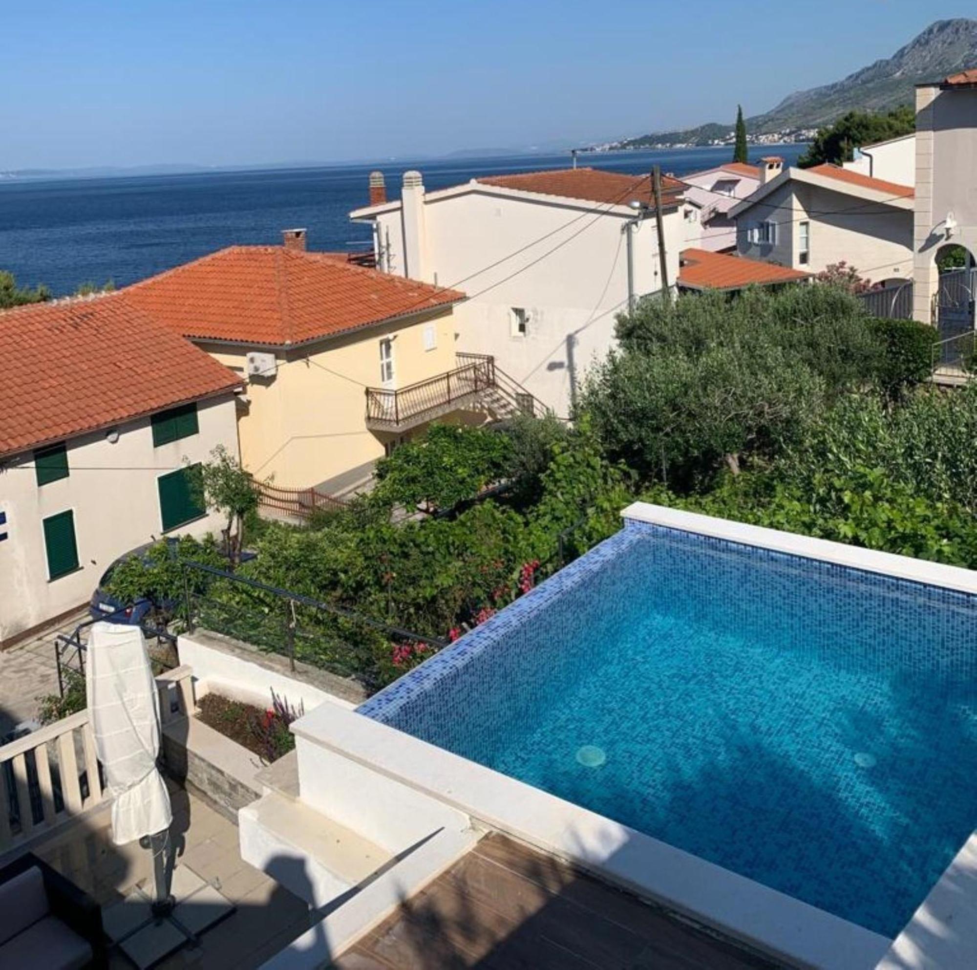 Apartments With Pool Vrdoljak Omiš Rum bild