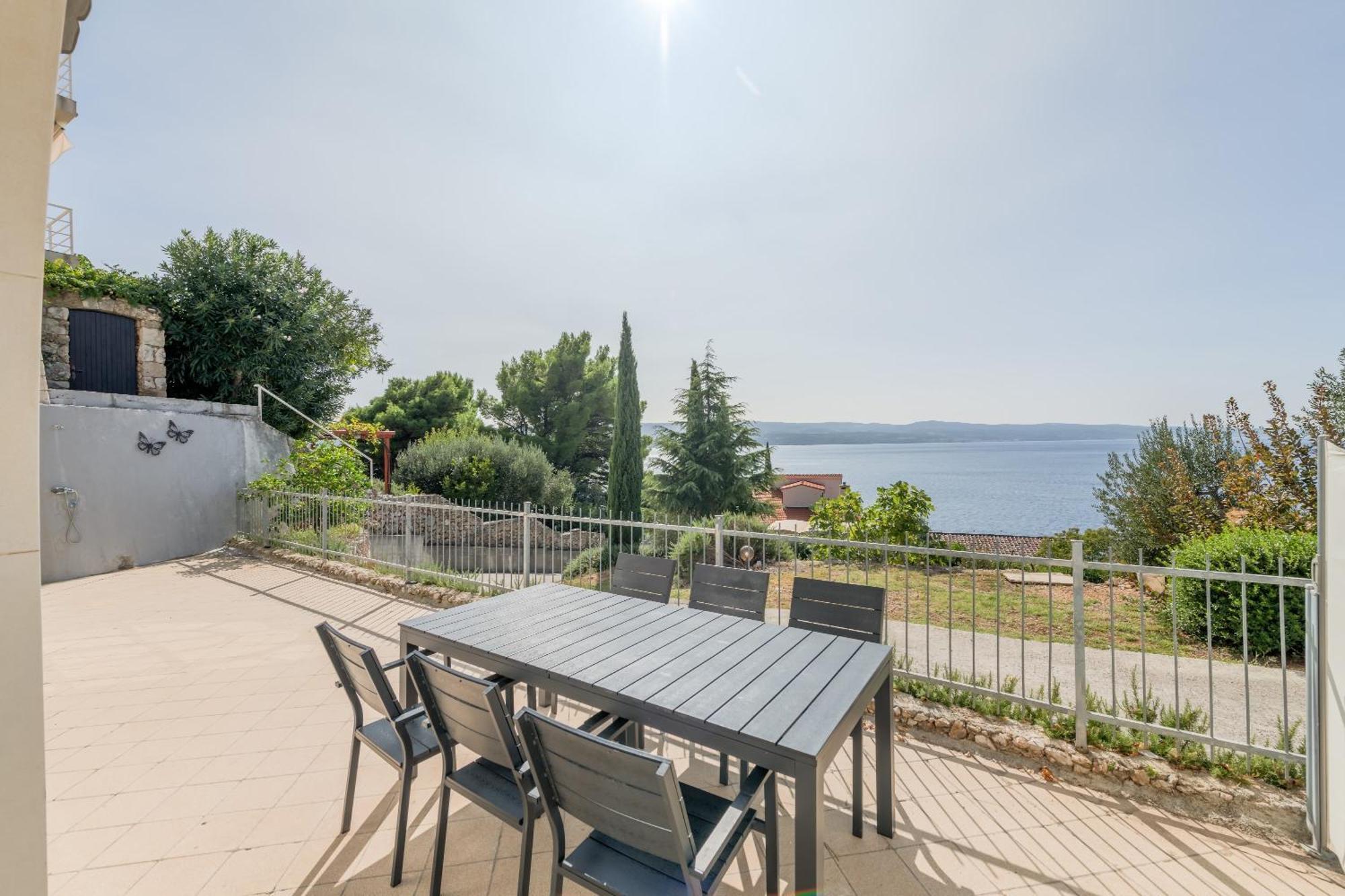 Apartments With Pool Vrdoljak Omiš Rum bild