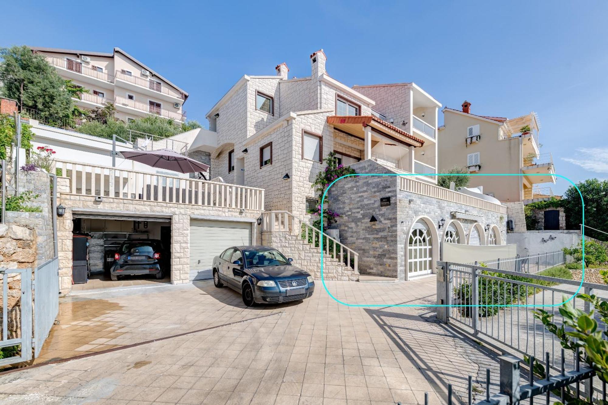 Apartments With Pool Vrdoljak Omiš Exteriör bild