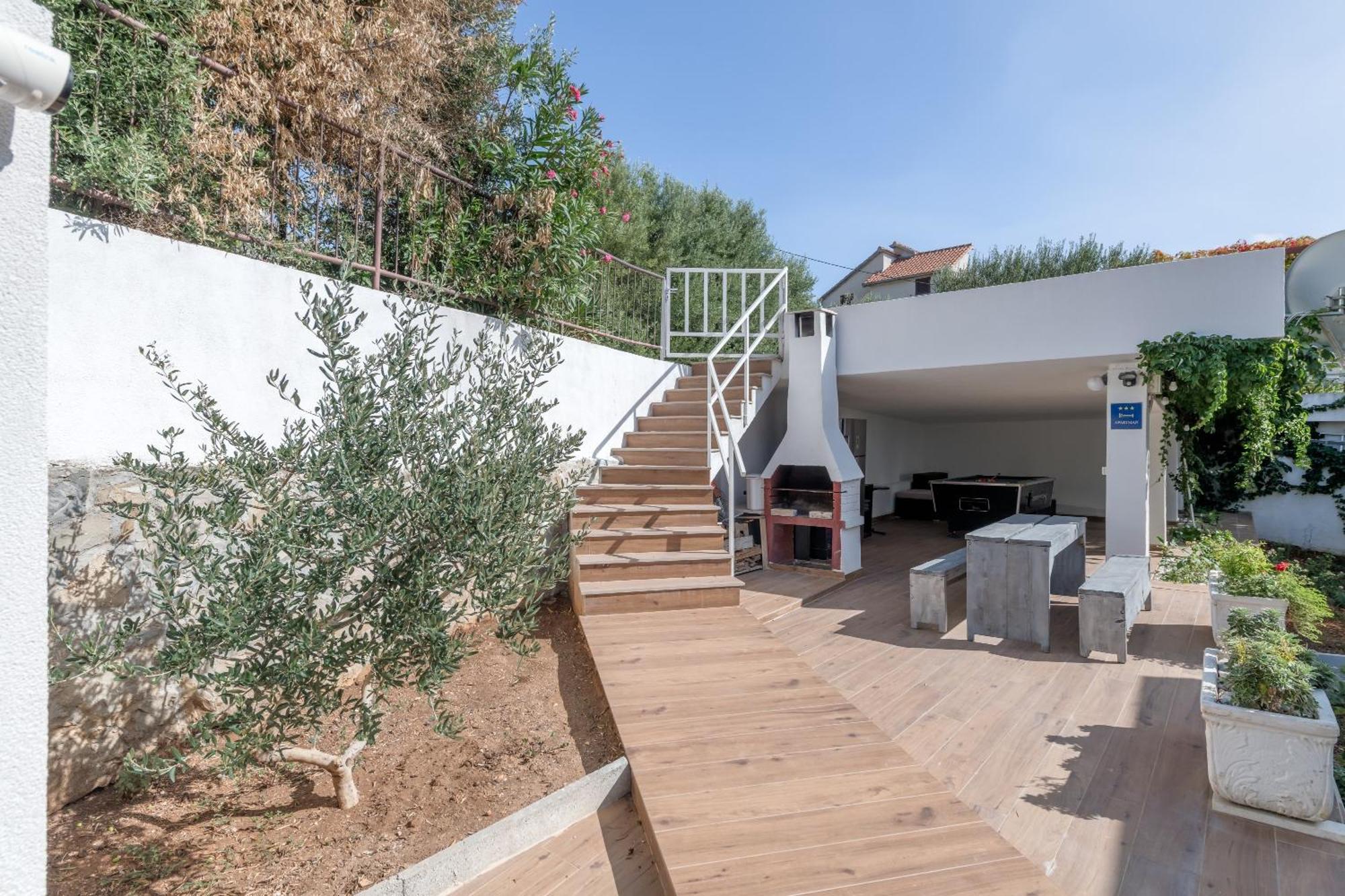 Apartments With Pool Vrdoljak Omiš Rum bild