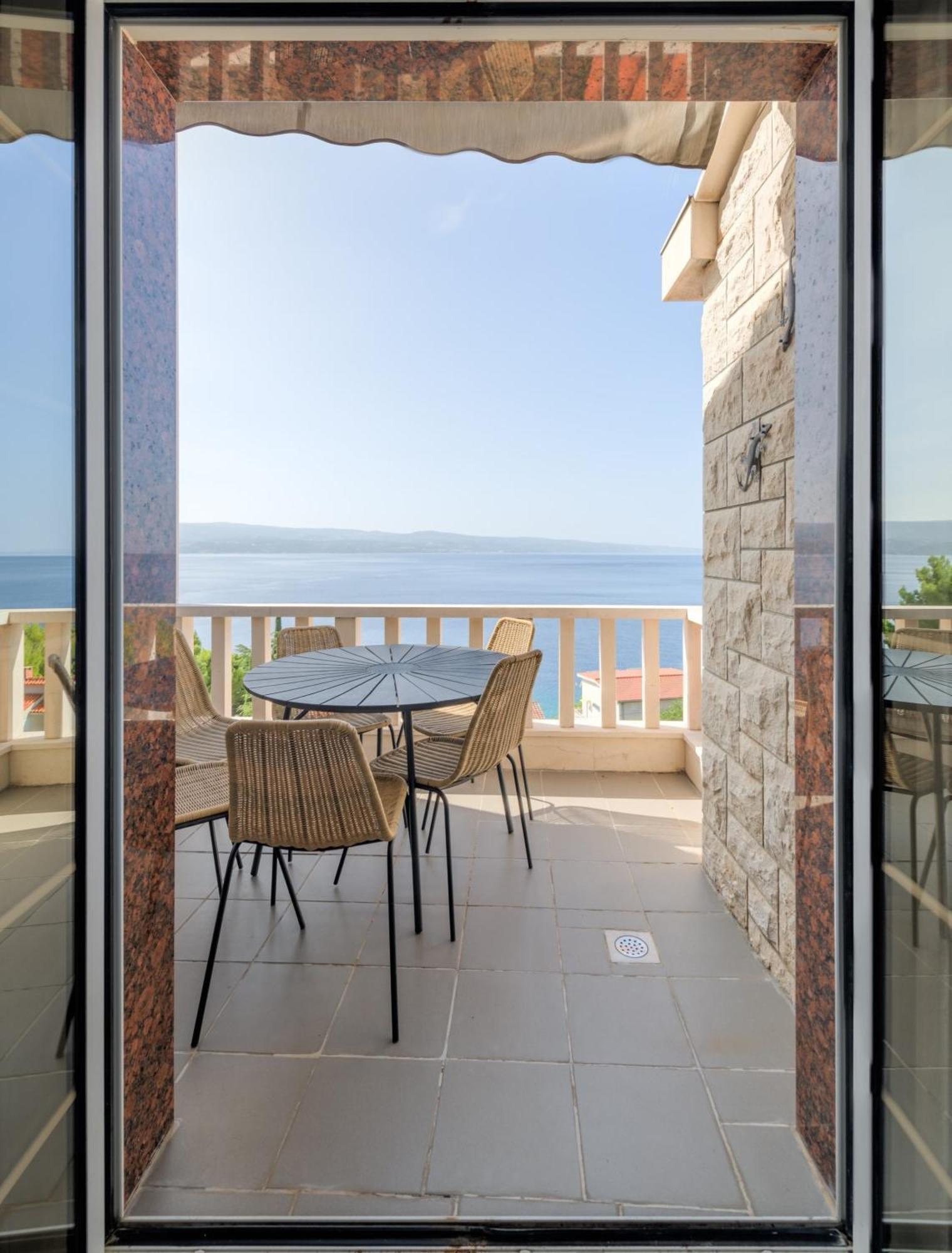 Apartments With Pool Vrdoljak Omiš Rum bild